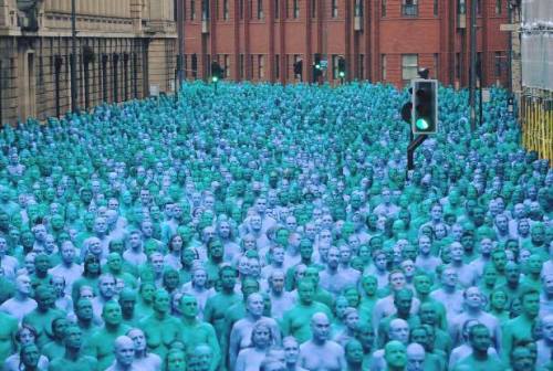 pic retweeted from #seaofhull showing partipants in UK's largest nude live art picture on Alfred Gelder Street in Hull